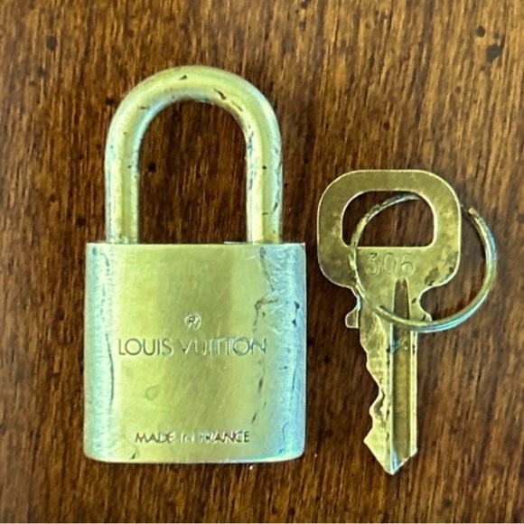 Louis Vuitton Brass LOCK & KEY # 306 - Picture 6 of 13
